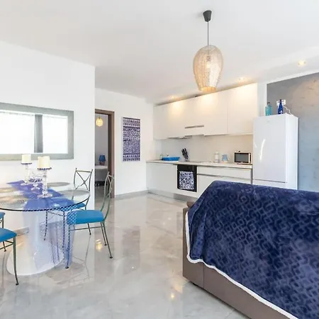 ***lovely Azure Apartment*** St. Paul's Bay